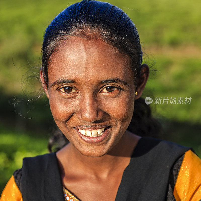 锡兰Nuwara Eliya附近的斯里兰卡年轻女孩的肖像